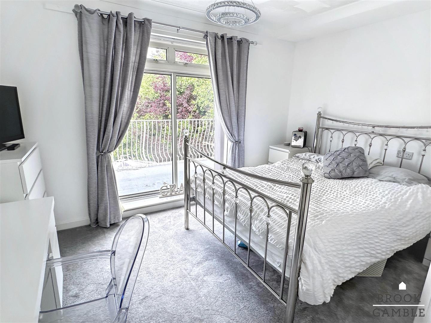6 Bedroom House. Harley Shute Road in St. Leonards-On-Sea, 22